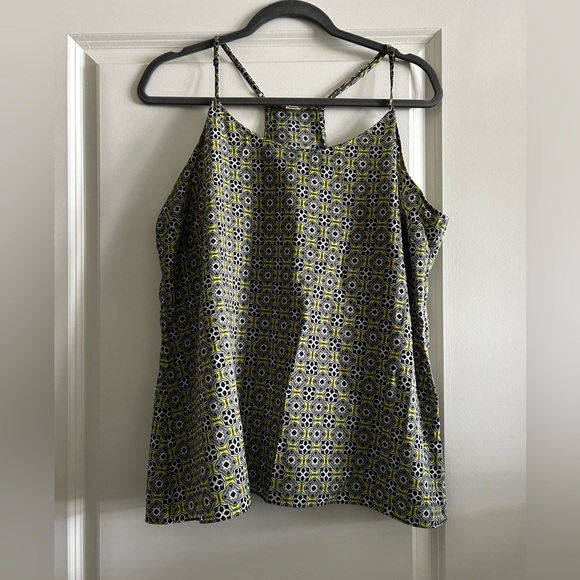 Stylish Green Patterned Women's Top - Picture 1 of 3